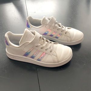 Girls size 3 Adidas Grand Court Sneaker